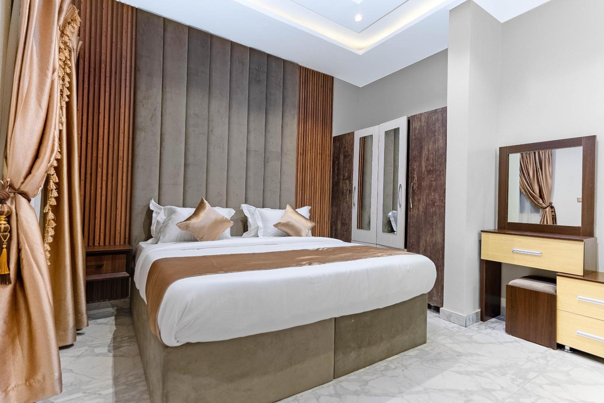 God'S Touch Apartments Remi Fani Kayode Gra. 伊凯贾 外观 照片