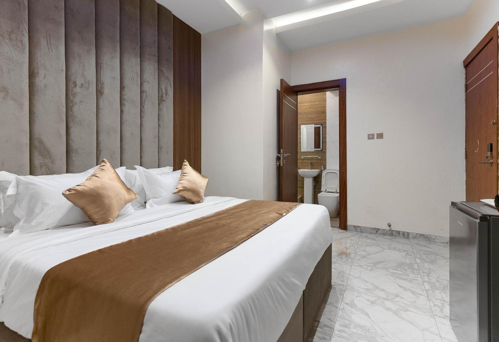 God'S Touch Apartments Remi Fani Kayode Gra. 伊凯贾 外观 照片