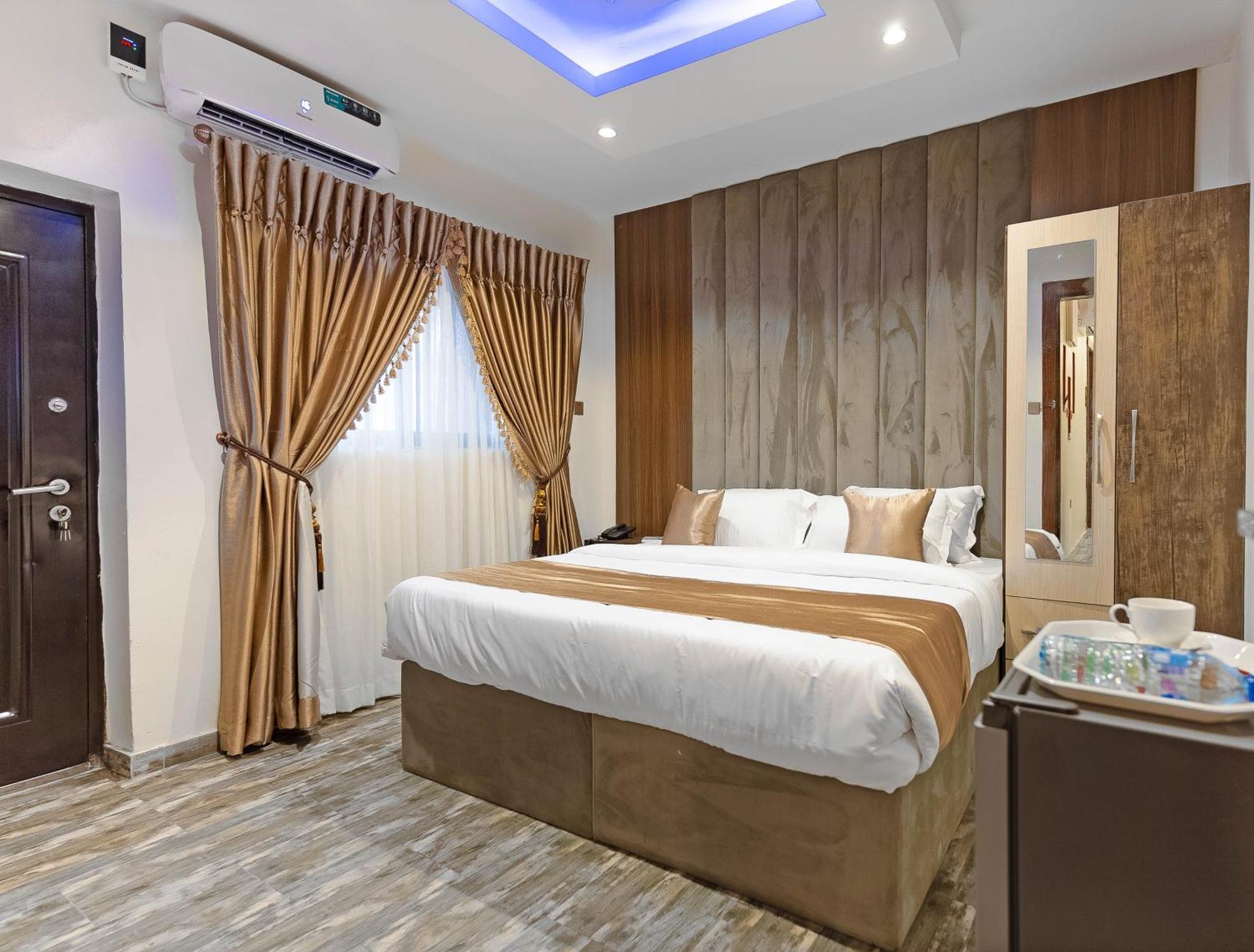 God'S Touch Apartments Remi Fani Kayode Gra. 伊凯贾 外观 照片