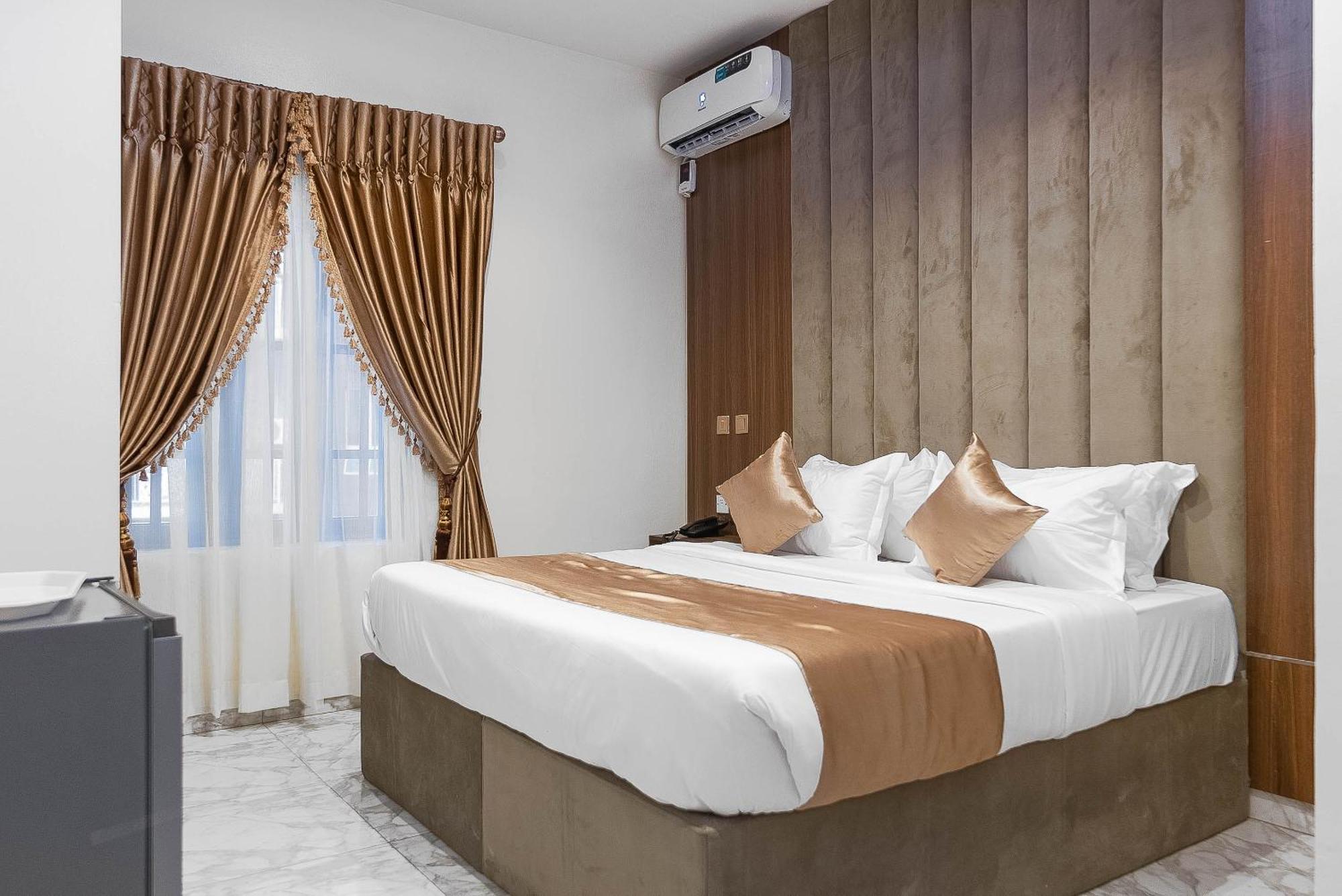 God'S Touch Apartments Remi Fani Kayode Gra. 伊凯贾 外观 照片