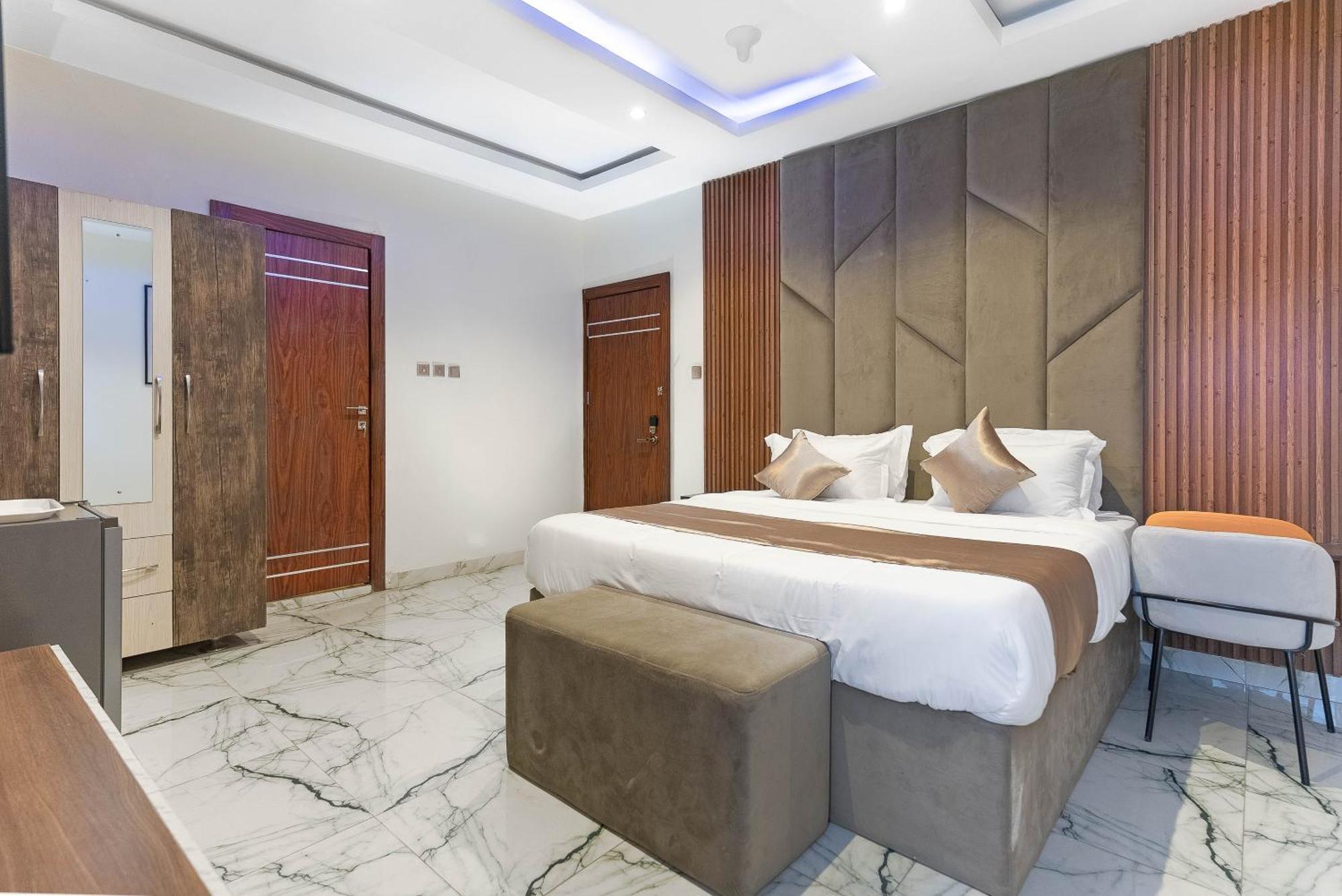 God'S Touch Apartments Remi Fani Kayode Gra. 伊凯贾 外观 照片